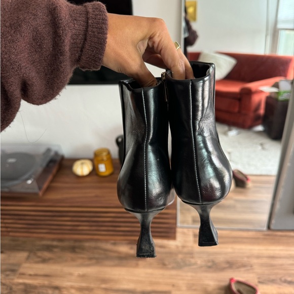 Black pointed toe bootie - Picture 2 of 4